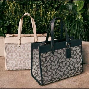 Field Tote 30 In Signature Jacquard